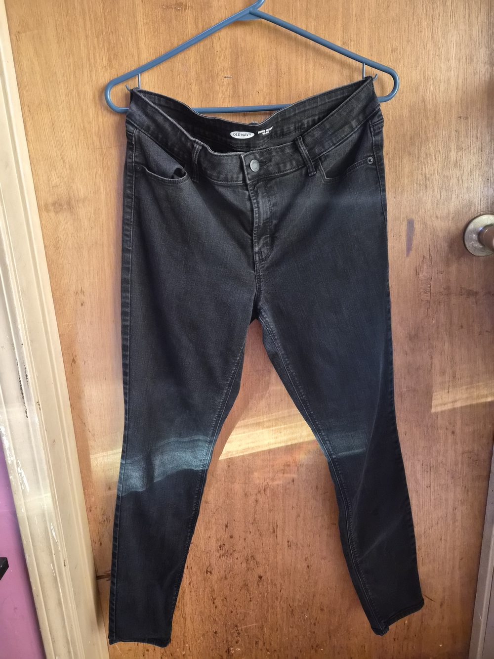 Old Navy Women's Skinny Jeans in Washed Black